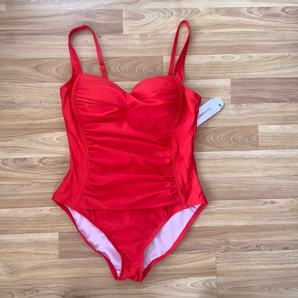 Liz Clairbourne | Red Poppy Slimming Swimsuit Size 6